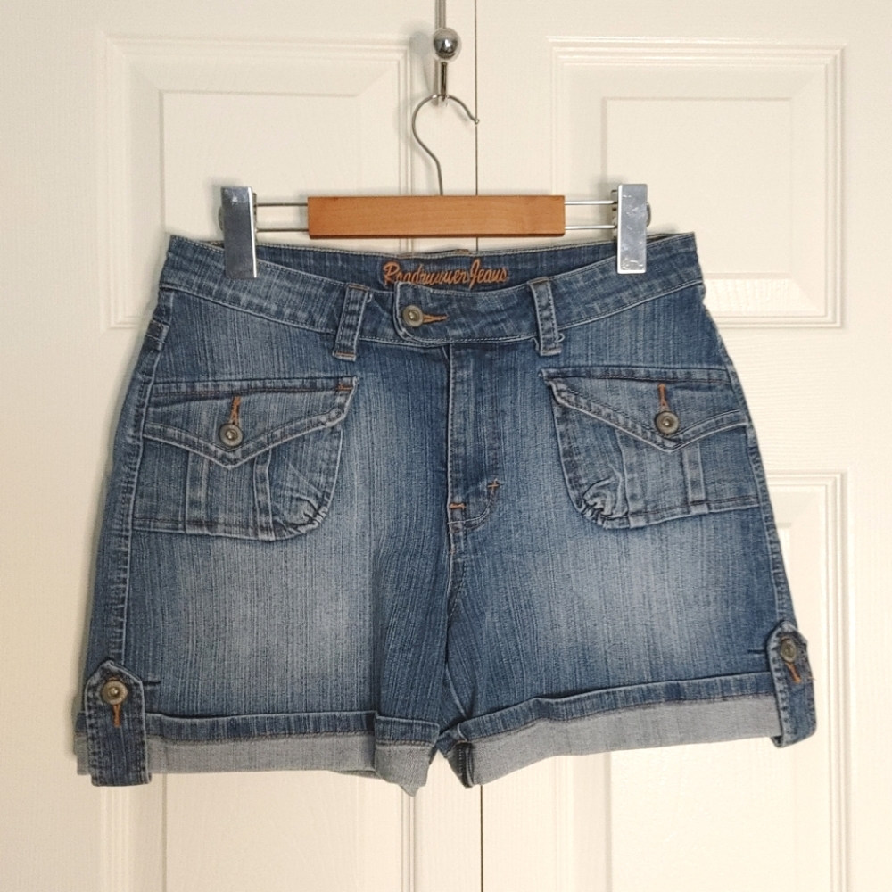 Vintage 🔄 Roadrunner || High Rise Cuffed Jean Shorts, Size 8, Washed Den